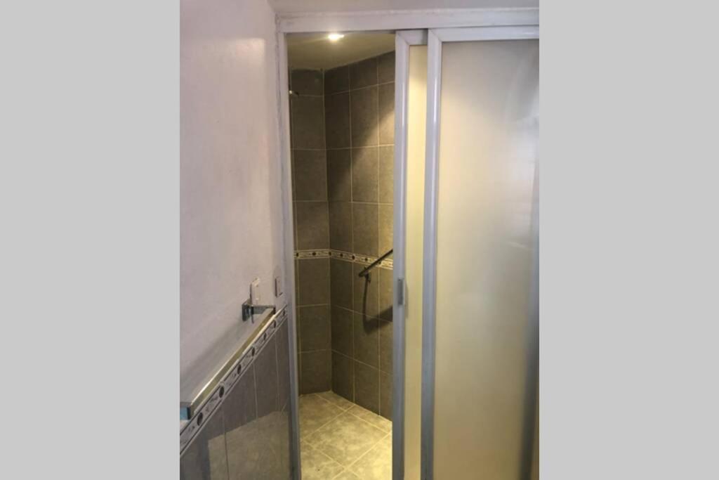 Amplia Habitacion Tipo Ejecutiva Con Bano Y Acceso Privados Toluca Esterno foto